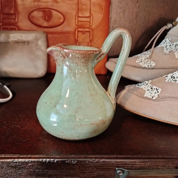 Artist Signed Cottier Pine Ridge Sioux small pitcher - Picture 3 of 6